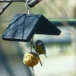 Mangiatoia compatta e moderna per balconi e terrazzi, ma anche giardini.