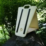 Mangiatoia per uccelli prodotta in Italia con materiali sostenibili e design minimalista.