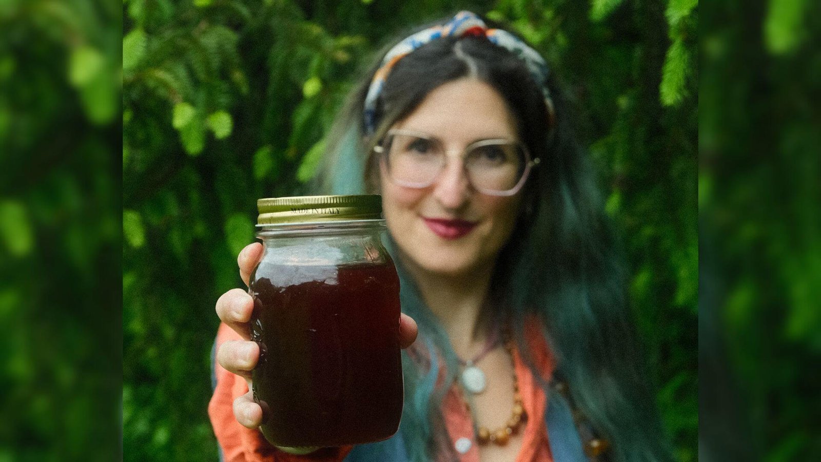 Miele Vegano Fai-da-Te: 2 Ricette Selvatiche con Tarassaco e Gemme di Abete (con Video)