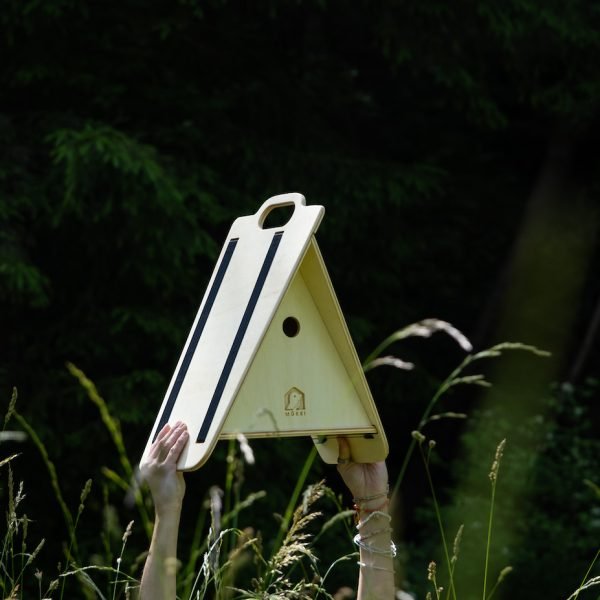 MÖKKI – Casetta per Uccelli Triangolare di Legno