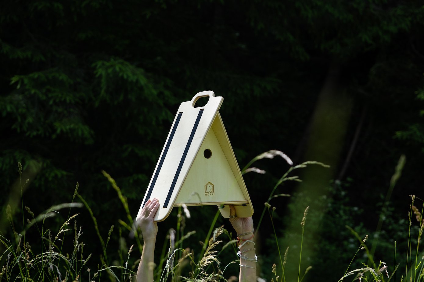 MÖKKI – Casetta per Uccelli Triangolare di Legno